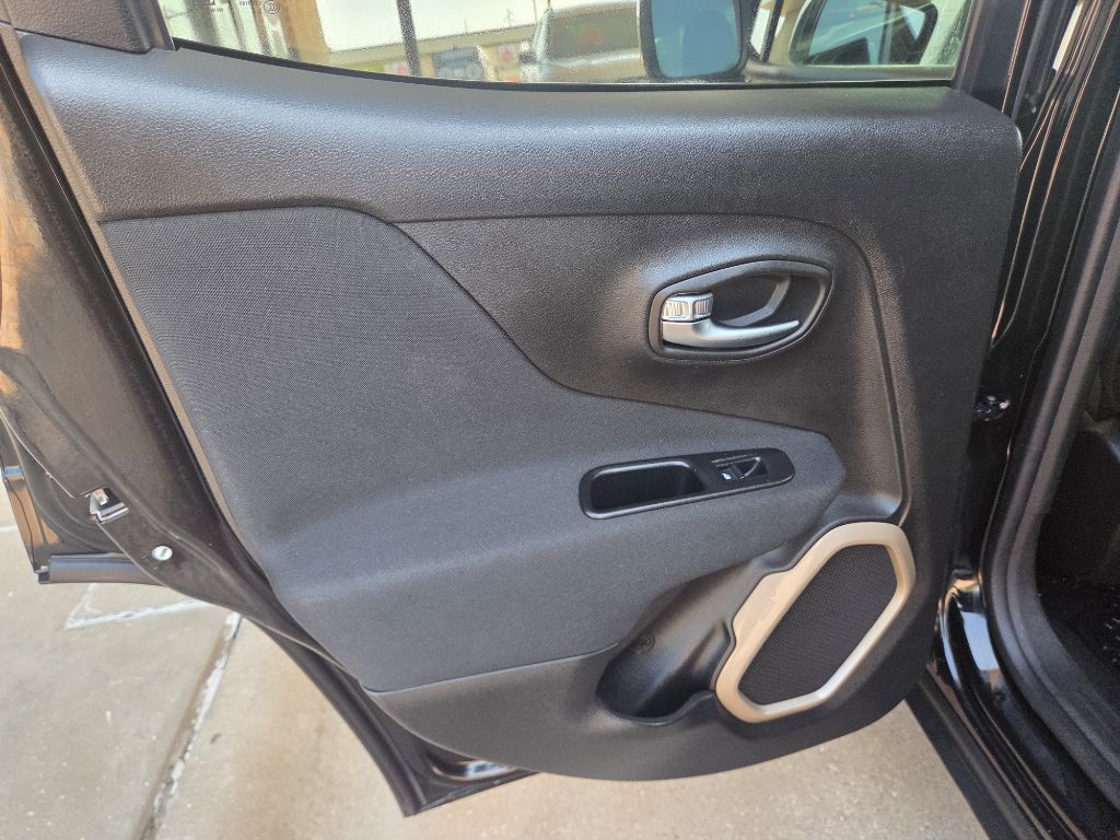 2016 Jeep Renegade Latitude - Photo 12
